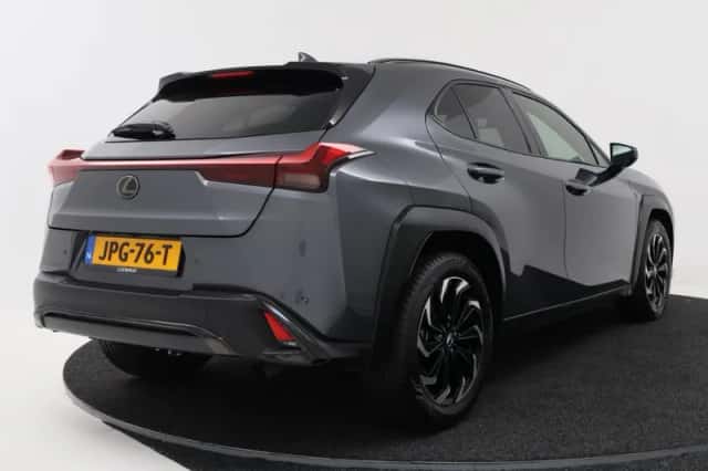 Lexus UX (2025) thumbnail 2