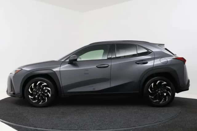 Lexus UX (2025) thumbnail 3