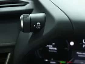 Lexus UX (2025) thumbnail 21