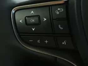 Lexus UX (2025) thumbnail 7