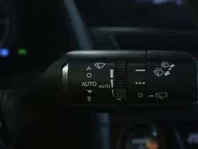 Lexus UX (2025) thumbnail 8