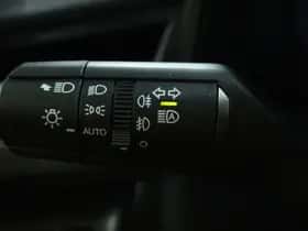 Lexus UX (2025) thumbnail 9