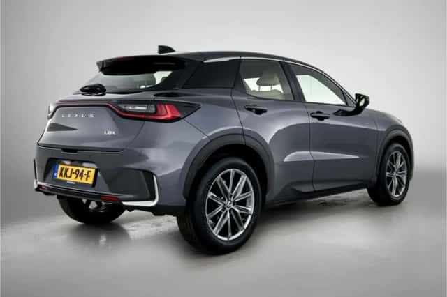 Lexus LBX (2025) thumbnail 2