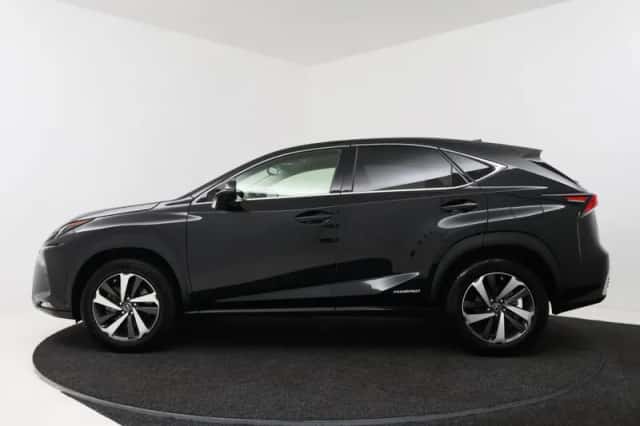 Lexus NX (2017) thumbnail 3