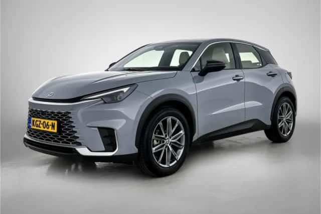 Lexus LBX (2024) thumbnail 1