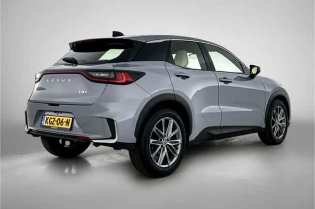 Lexus LBX (2024) thumbnail 2