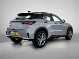 Lexus LBX (2024) thumbnail 2
