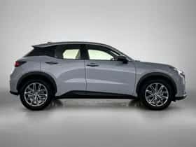Lexus LBX (2024) thumbnail 11
