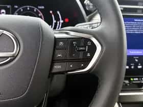 Lexus LBX (2024) thumbnail 14