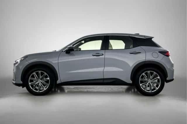 Lexus LBX (2024) thumbnail 3