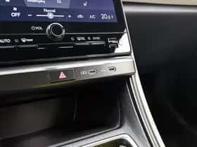 Lexus LBX (2024) thumbnail 23