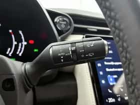 Lexus LBX (2024) thumbnail 25