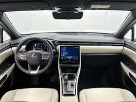 Lexus LBX (2024) thumbnail 4