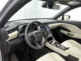 Lexus LBX (2024) thumbnail 35