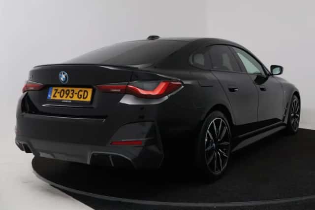 BMW i4 (2024) thumbnail 2