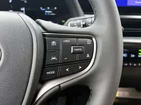 Lexus UX (2025) thumbnail 14