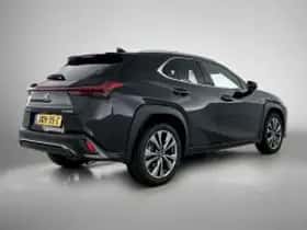 Lexus UX (2025) thumbnail 3