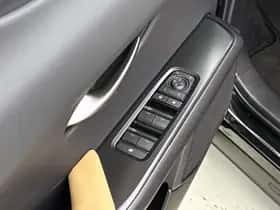 Lexus UX (2025) thumbnail 22
