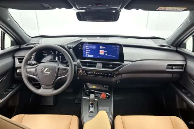Lexus UX (2025) thumbnail 4