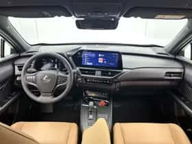 Lexus UX (2025) thumbnail 4