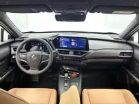Lexus UX (2025) thumbnail 5