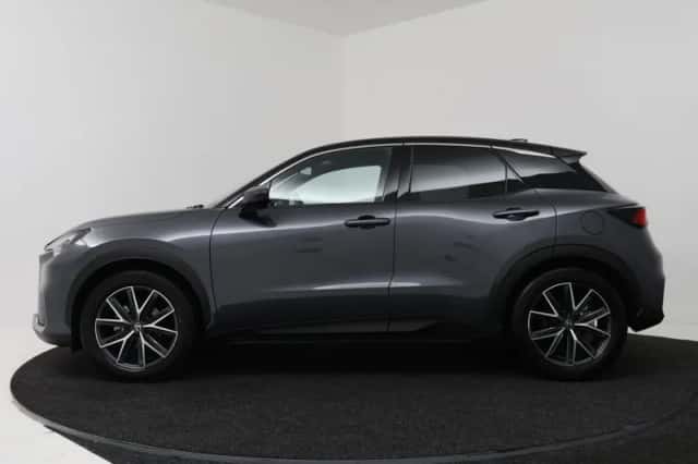 Lexus LBX (2025) thumbnail 3