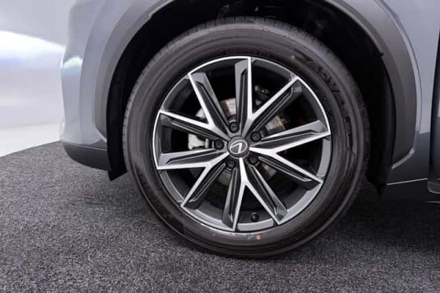 Lexus LBX (2025) thumbnail 4