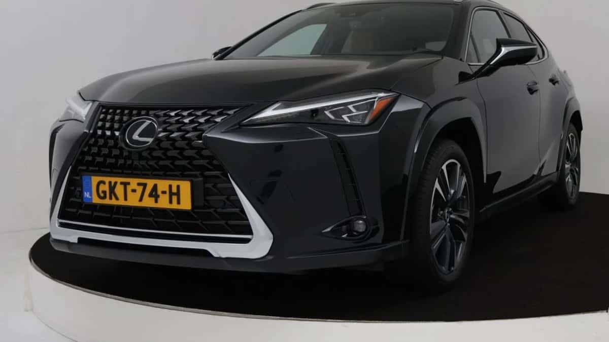 Lexus UX (2024) — foto 1
