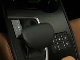 Lexus UX (2024) thumbnail 12