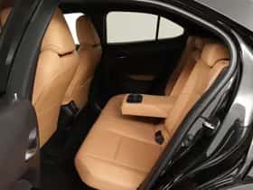 Lexus UX (2024) thumbnail 20