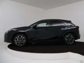 Lexus UX (2024) thumbnail 4