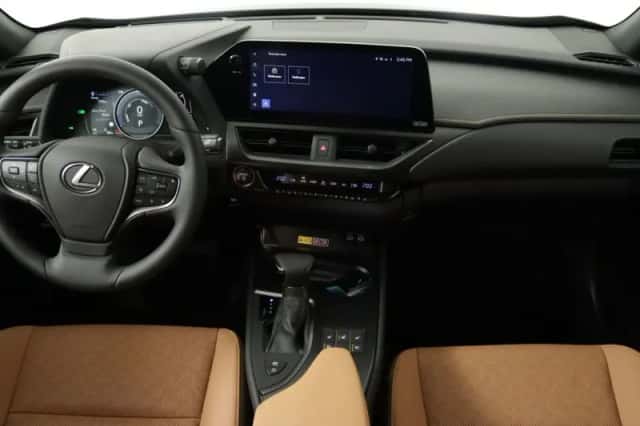 Lexus UX (2024) thumbnail 5