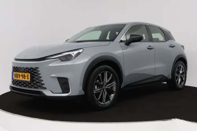 Lexus LBX (2025) thumbnail 1