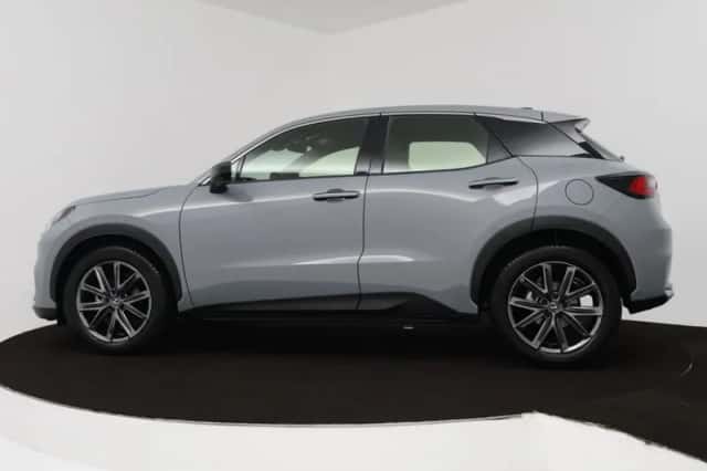 Lexus LBX (2025) thumbnail 3