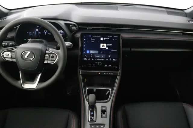 Lexus LBX (2025) thumbnail 5
