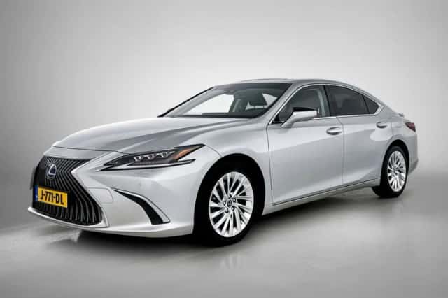 Lexus ES (2020) thumbnail 1