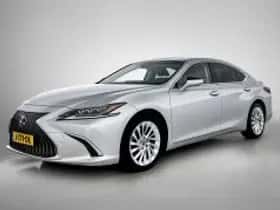 Lexus ES (2020) thumbnail 2