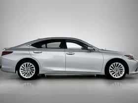 Lexus ES (2020) thumbnail 12