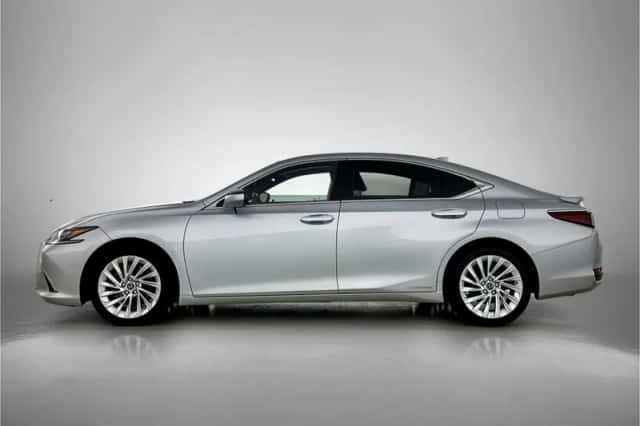 Lexus ES (2020) thumbnail 3