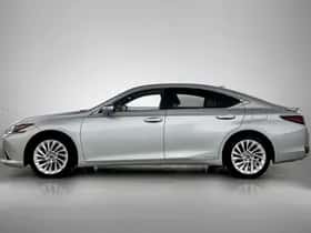 Lexus ES (2020) thumbnail 3