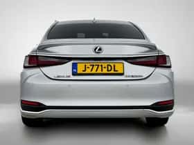 Lexus ES (2020) thumbnail 22