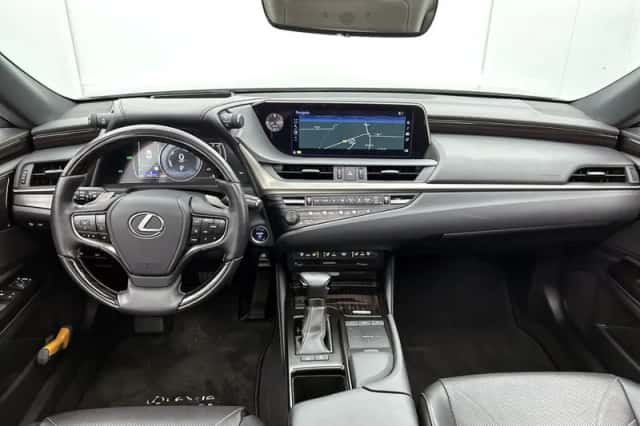 Lexus ES (2020) thumbnail 4