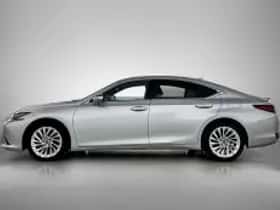 Lexus ES (2020) thumbnail 4