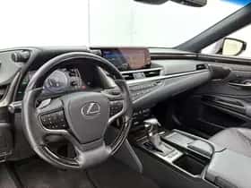 Lexus ES (2020) thumbnail 33