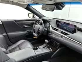 Lexus ES (2020) thumbnail 7