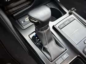 Lexus ES (2020) thumbnail 10