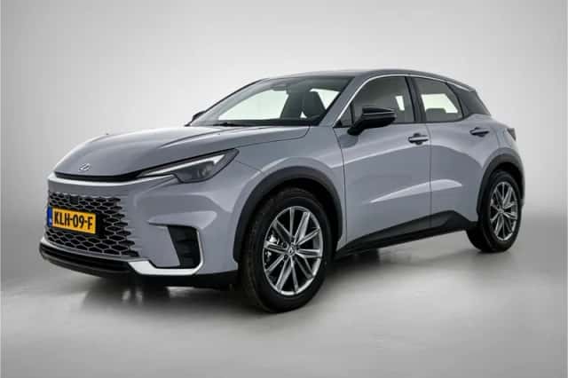 Lexus LBX (2024) thumbnail 1