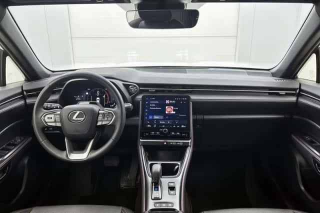 Lexus LBX (2024) thumbnail 4