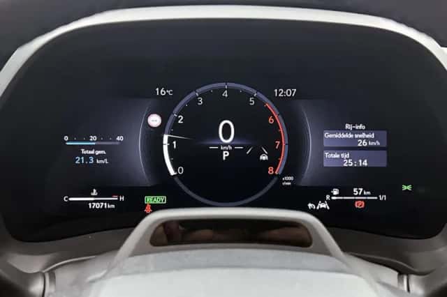 Lexus LBX (2024) thumbnail 5