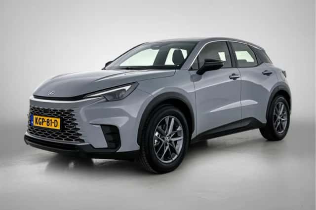 Lexus LBX (2024) thumbnail 1